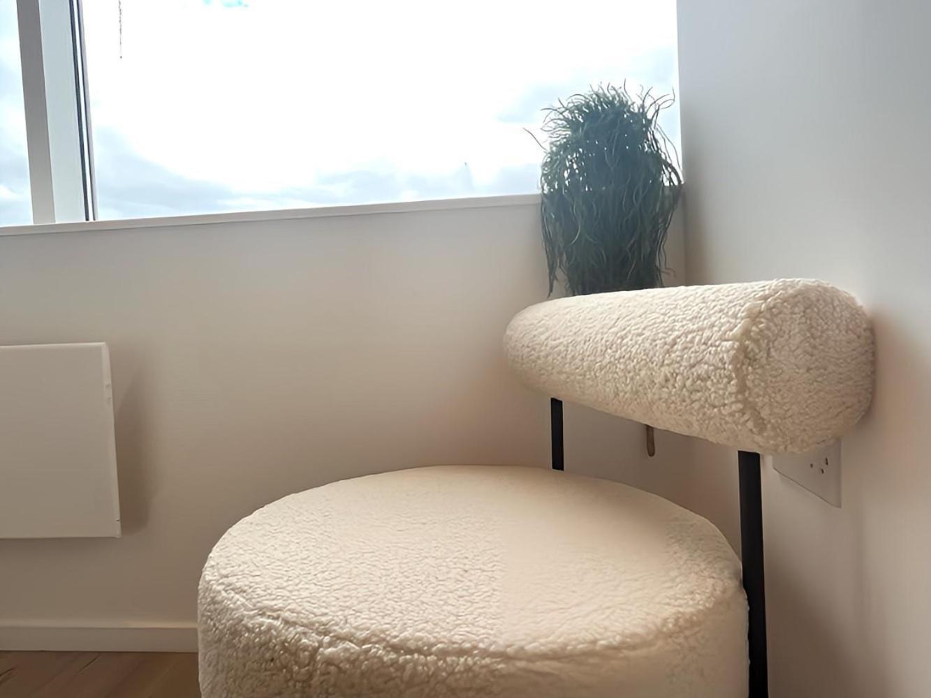 1Br Luxury Flat At Train Station - Long Stays Welcome - Just Ask Мілтон-Кінз Екстер'єр фото