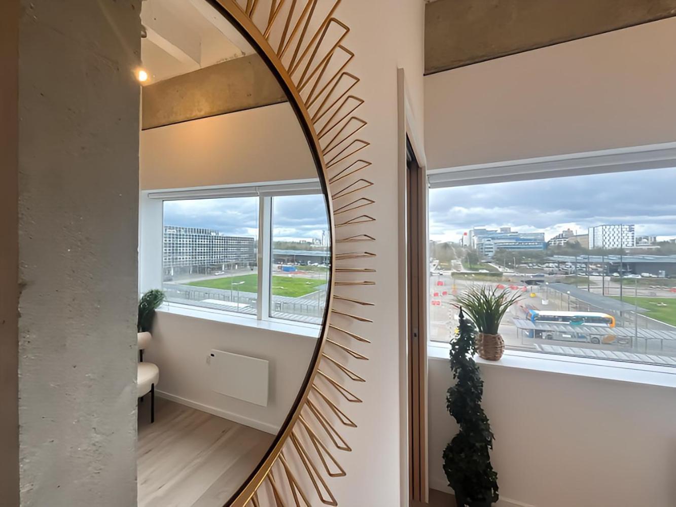 1Br Luxury Flat At Train Station - Long Stays Welcome - Just Ask Мілтон-Кінз Екстер'єр фото