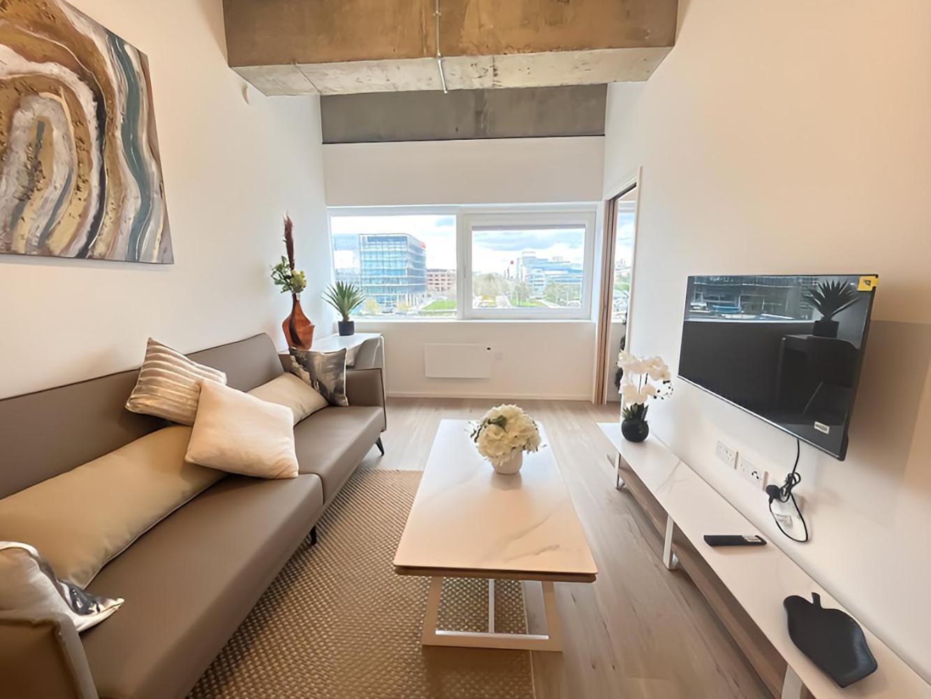 1Br Luxury Flat At Train Station - Long Stays Welcome - Just Ask Мілтон-Кінз Екстер'єр фото