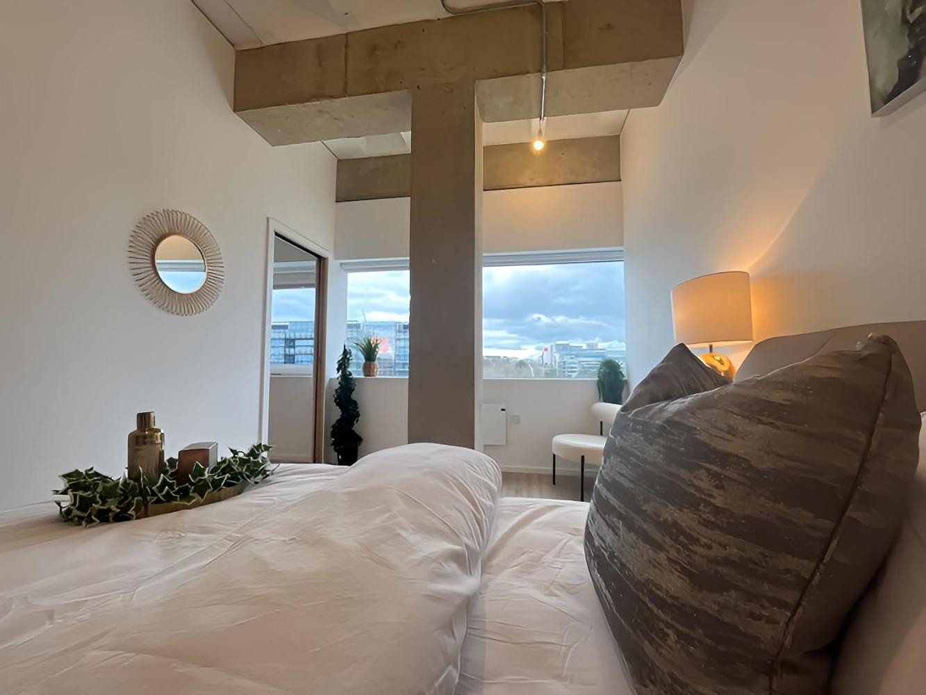 1Br Luxury Flat At Train Station - Long Stays Welcome - Just Ask Мілтон-Кінз Екстер'єр фото