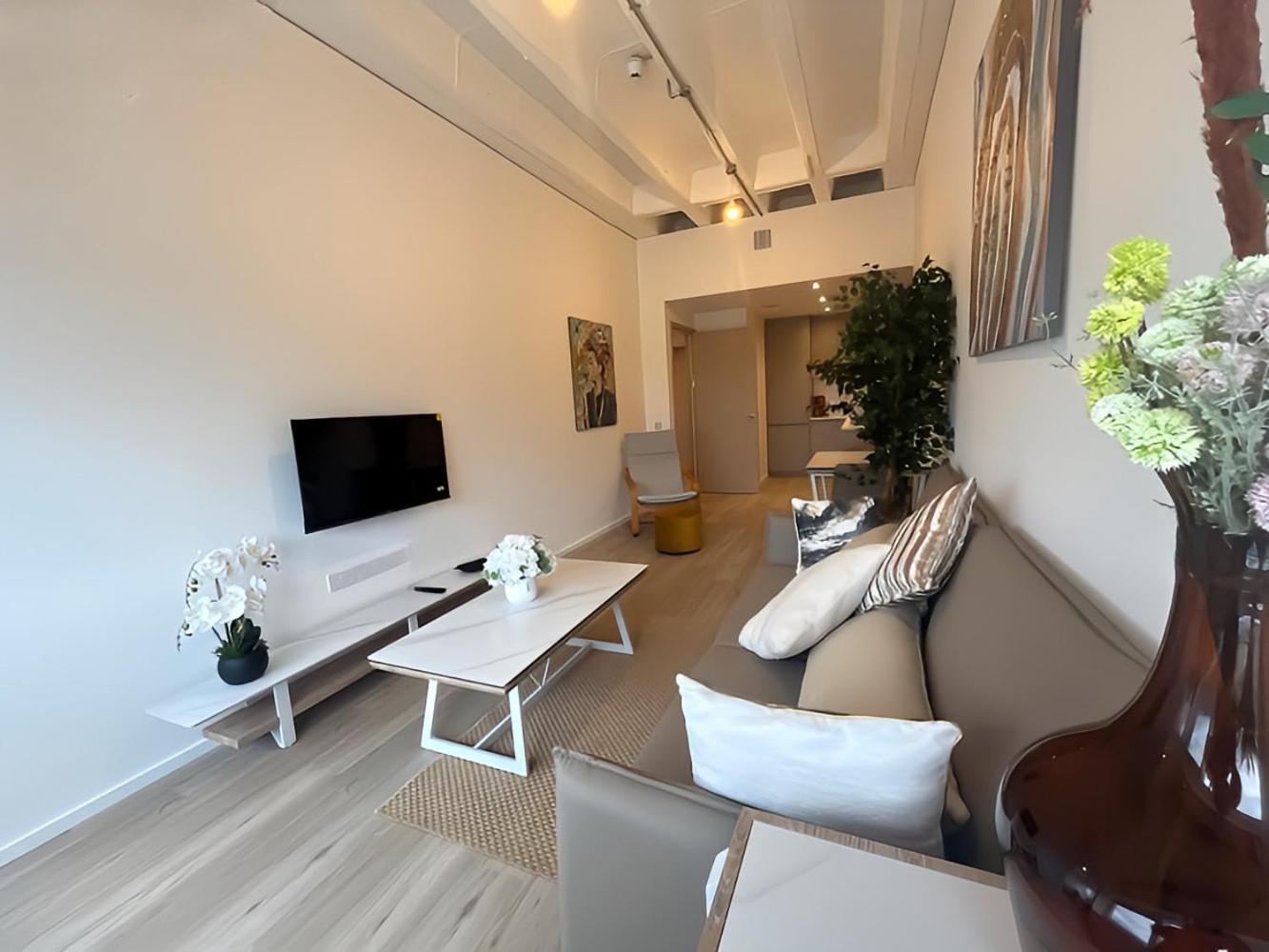 1Br Luxury Flat At Train Station - Long Stays Welcome - Just Ask Мілтон-Кінз Екстер'єр фото