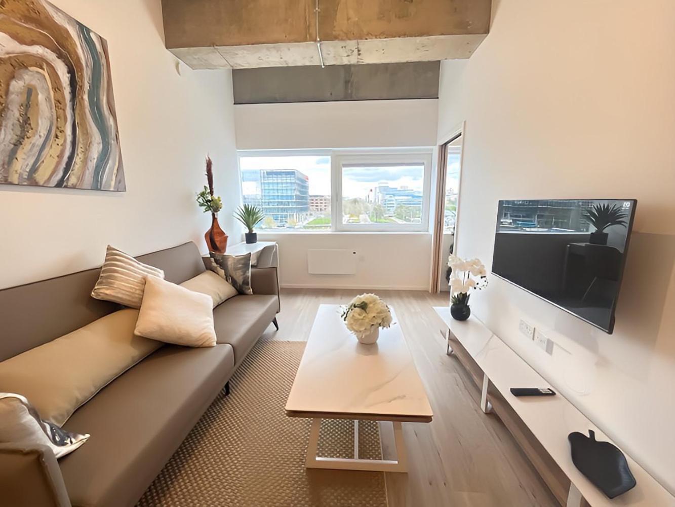 1Br Luxury Flat At Train Station - Long Stays Welcome - Just Ask Мілтон-Кінз Екстер'єр фото