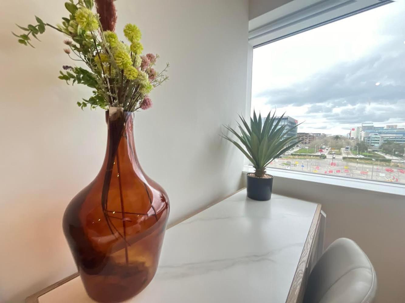 1Br Luxury Flat At Train Station - Long Stays Welcome - Just Ask Мілтон-Кінз Екстер'єр фото